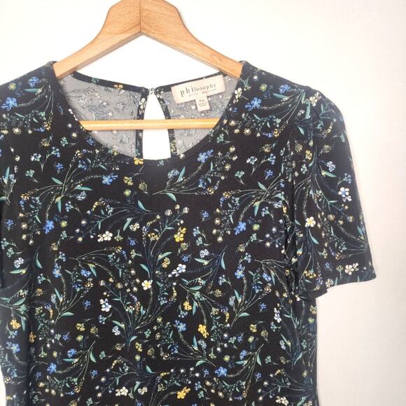 🌻3 for $18 Philosophy Blue Floral Short Sleeve Top - Picture 1 of 4